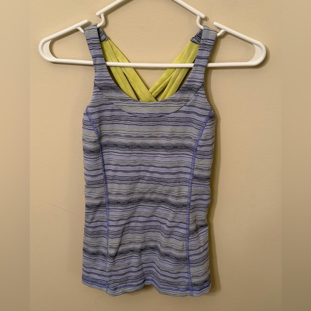 💗 Lululemon Enhearten Tank Size 4 W/ Removable Pads